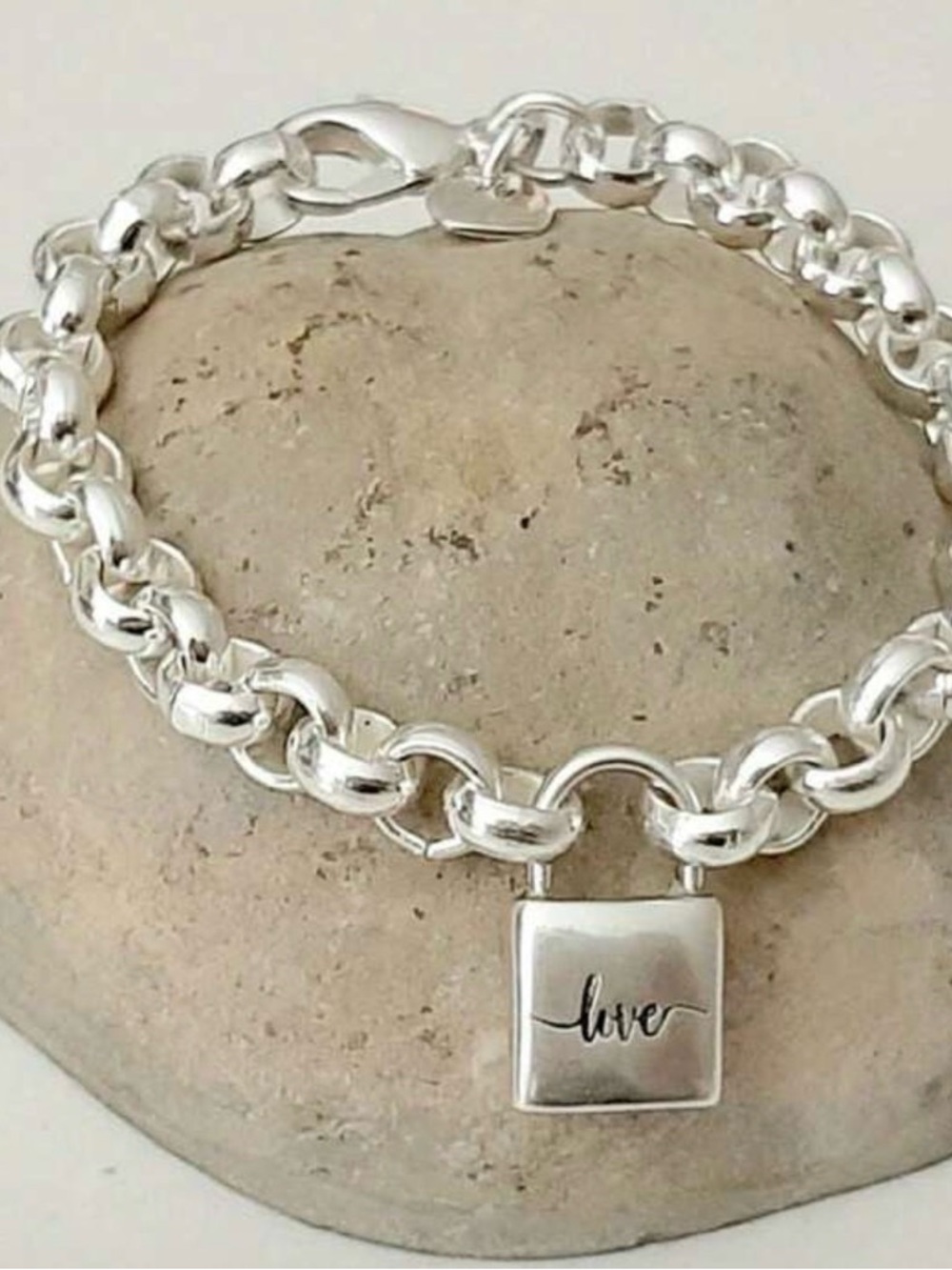 Love 💕 fashion Silver Love Charm Bracelet NWOT - Picture 1 of 8